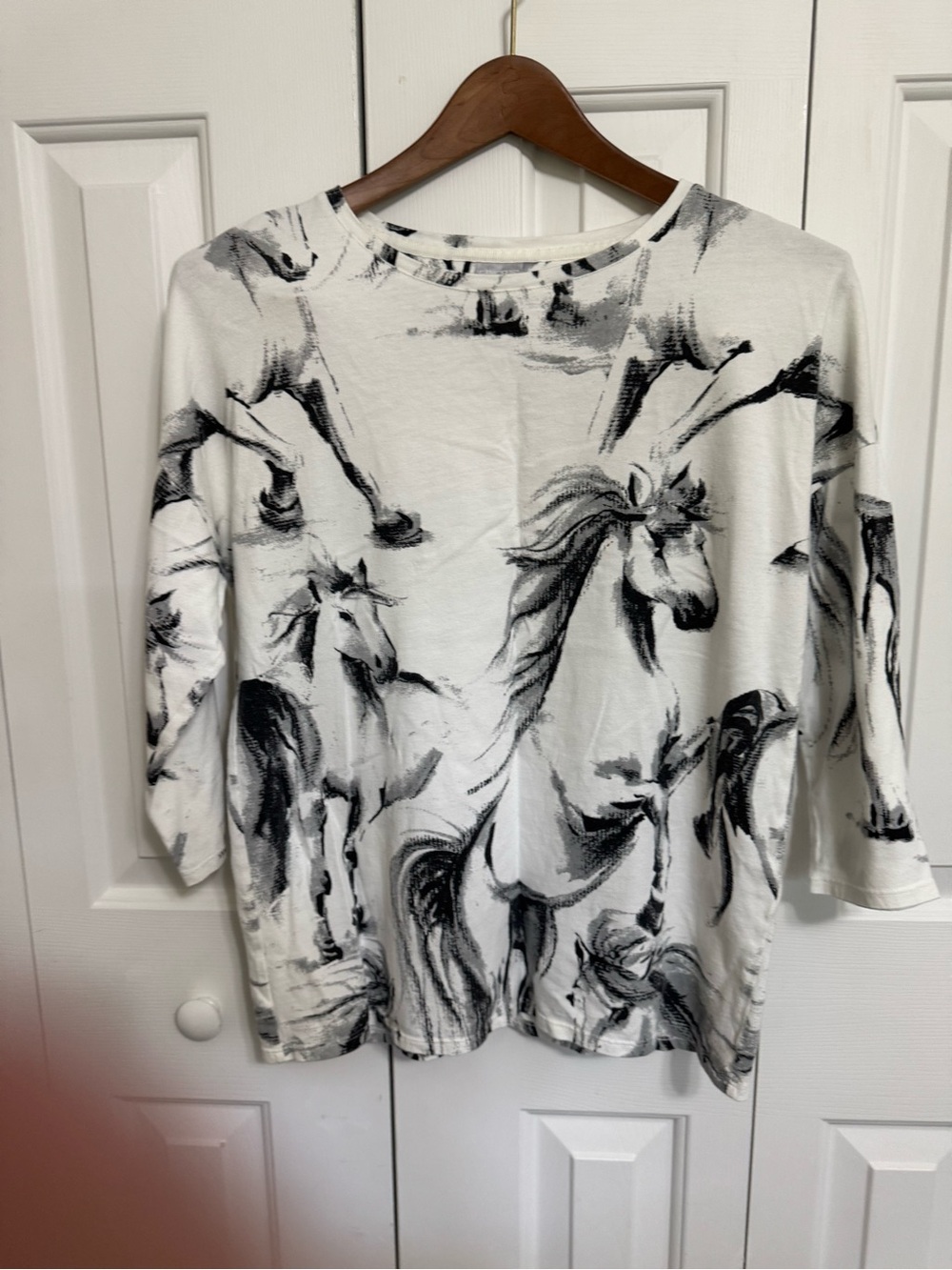 Chico's White Long-Sleeve Top with Black Horse Sketch Print